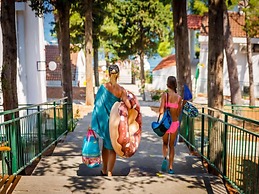 Lumbarda Resort Apartments