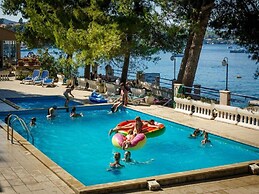 Lumbarda Resort Apartments