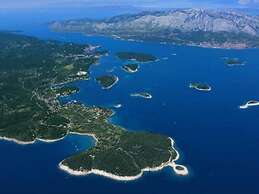 Lumbarda Resort Apartments