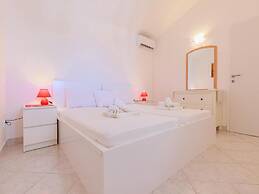 Lumbarda Resort Apartments