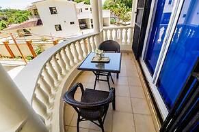 Lux Suites Elsa Royal Apartments