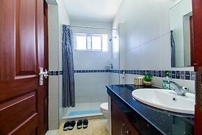 Lux Suites Elsa Royal Apartments