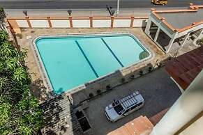 Lux Suites Elsa Royal Apartments