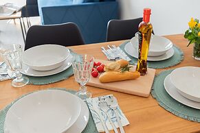Ostoya Pucka Apartment by Renters