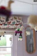 Beautiful & Spacious Flat with Patio