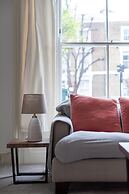 Beautiful & Spacious Flat with Patio