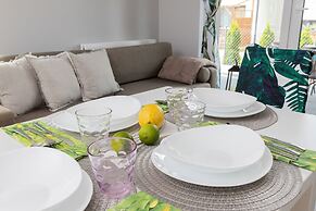 Coast Apartment With Terrace by Renters