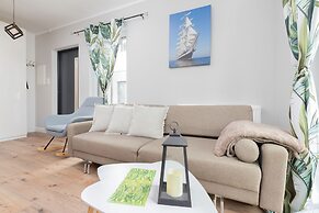 Coast Apartment With Terrace by Renters