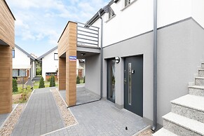 Coast Apartment With Terrace by Renters