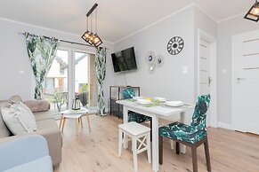 Coast Apartment With Terrace by Renters