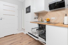 Coast Apartment With Terrace by Renters