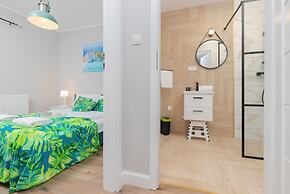 Coast Apartment With Terrace by Renters