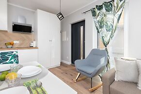 Coast Apartment With Terrace by Renters