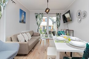 Coast Apartment With Terrace by Renters