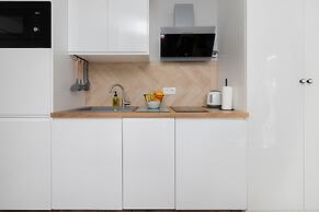 Coast Apartment With Terrace by Renters