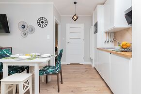 Coast Apartment With Terrace by Renters