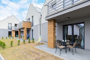 Coast Apartment With Terrace by Renters