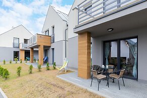 Coast Apartment With Terrace by Renters