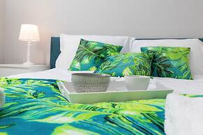 Coast Apartment With Terrace by Renters