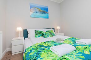 Coast Apartment With Terrace by Renters