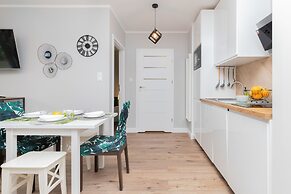 Coast Apartment With Terrace by Renters