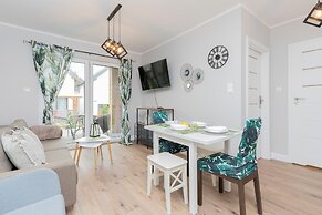 Coast Apartment With Terrace by Renters