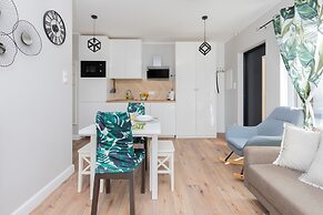 Coast Apartment With Terrace by Renters