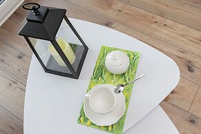 Coast Apartment With Terrace by Renters