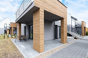 Coast Apartment With Terrace by Renters