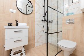 Coast Apartment With Terrace by Renters