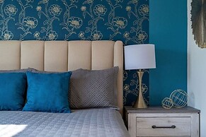 Themed Rooms Free Access To Resort Waterpark! 4 Bedroom Home by RedAwn