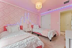 Themed Rooms Free Access To Resort Waterpark! 4 Bedroom Home by RedAwn