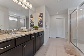 Themed Rooms Free Access To Resort Waterpark! 4 Bedroom Home by RedAwn