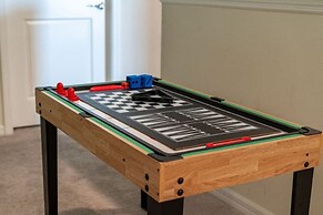 Themed Rooms Free Access To Resort Waterpark! 4 Bedroom Home by RedAwn