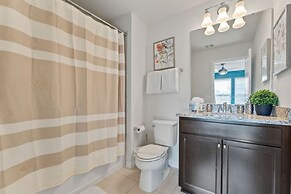 Themed Rooms Free Access To Resort Waterpark! 4 Bedroom Home by RedAwn