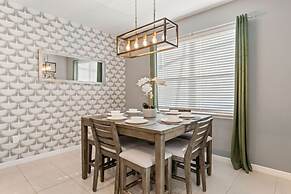 Themed Rooms Free Access To Resort Waterpark! 4 Bedroom Home by RedAwn