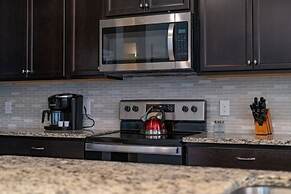 Themed Rooms Free Access To Resort Waterpark! 4 Bedroom Home by RedAwn