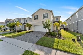 Themed Rooms Free Access To Resort Waterpark! 4 Bedroom Home by RedAwn