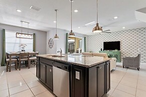 Themed Rooms Free Access To Resort Waterpark! 4 Bedroom Home by RedAwn