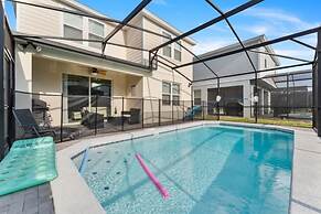 Themed Rooms Free Access To Resort Waterpark! 4 Bedroom Home by RedAwn