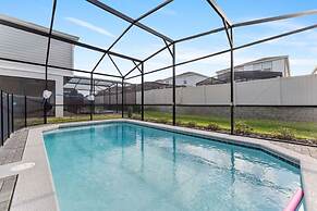 Themed Rooms Free Access To Resort Waterpark! 4 Bedroom Home by RedAwn