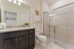 Themed Rooms Free Access To Resort Waterpark! 4 Bedroom Home by RedAwn