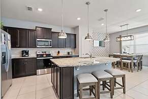 Themed Rooms Free Access To Resort Waterpark! 4 Bedroom Home by RedAwn