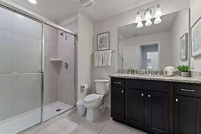 Themed Rooms Free Access To Resort Waterpark! 4 Bedroom Home by RedAwn