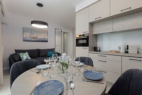 Deep Blue Apartment in Mielno by Renters