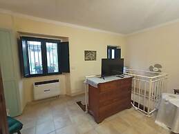 Stunning 3-bed House in Gallinaro, Aircon and Pool