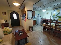 Apartment With Air-con and Pool