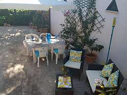 Apartment With Air-con and Pool