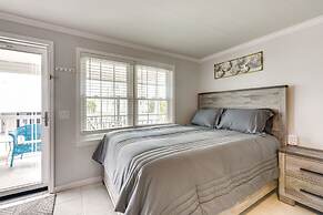 North Myrtle Beach Studio w/ Pool: Walk to Shore!