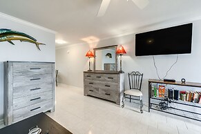 North Myrtle Beach Studio w/ Pool: Walk to Shore!